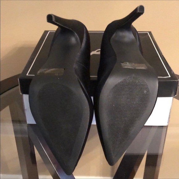 Black Heels Pumps - Picture 5 of 5